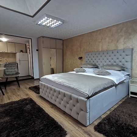 Shelby Accommodation -Adult Only- Sinaia Dış mekan fotoğraf