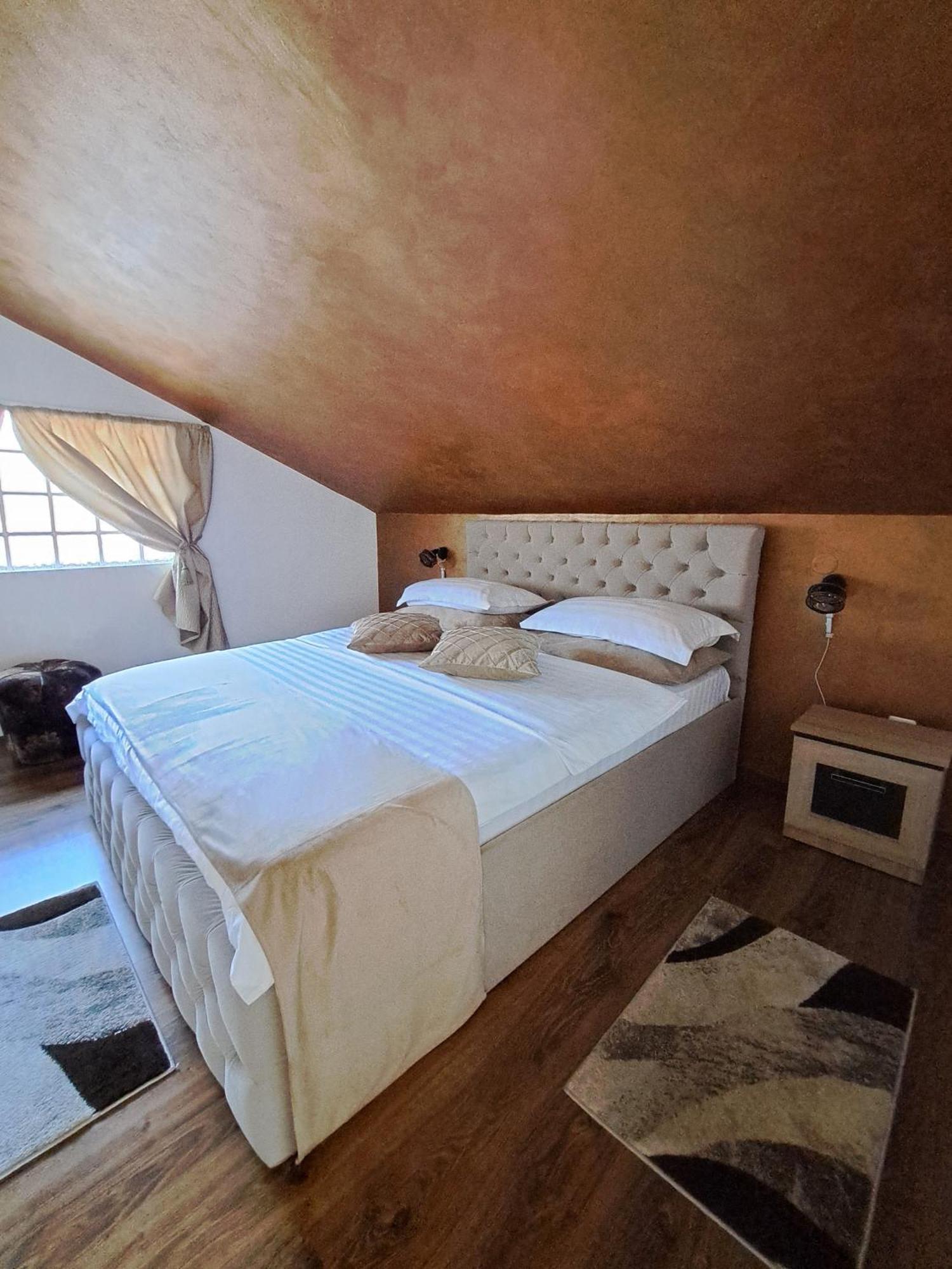 Shelby Accommodation -Adult Only- Sinaia Dış mekan fotoğraf