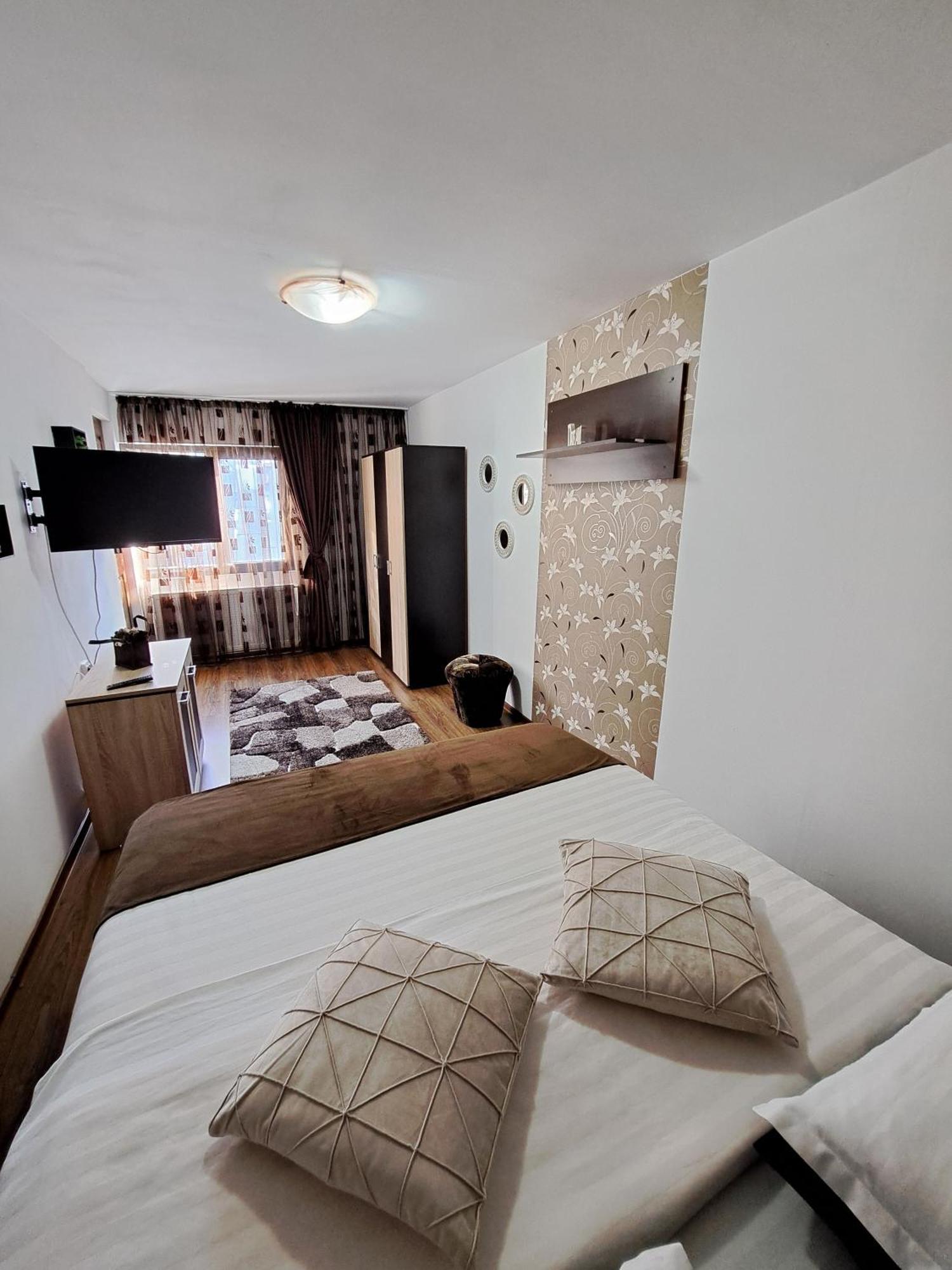 Shelby Accommodation -Adult Only- Sinaia Dış mekan fotoğraf