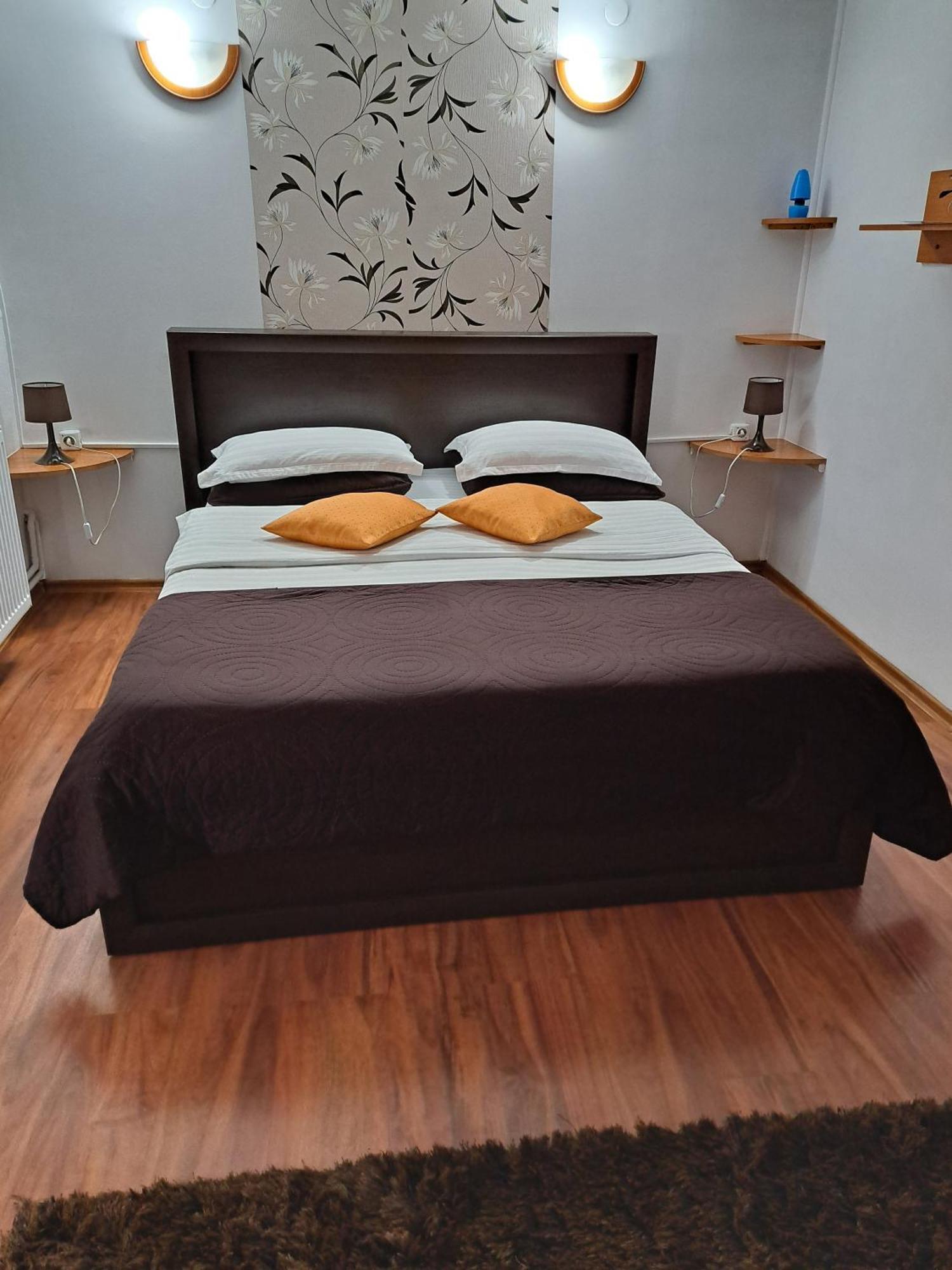 Shelby Accommodation -Adult Only- Sinaia Dış mekan fotoğraf